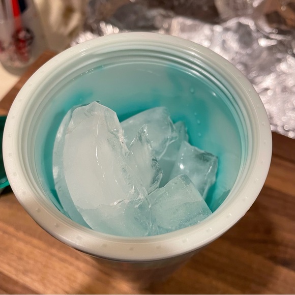 Starbucks Winter Holiday Color Changing Mint Green Venti Tumbler - Picture 11 of 14